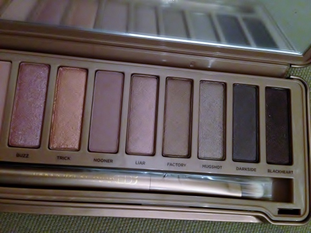 naked 3 urban decay (3)
