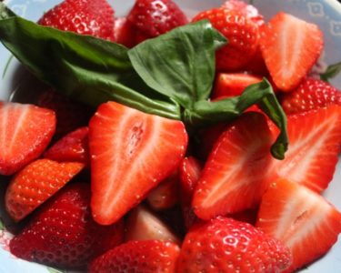 Salade de fraises au basilic