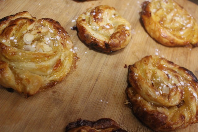 Torsades feuilletées à la confiture d’abricot